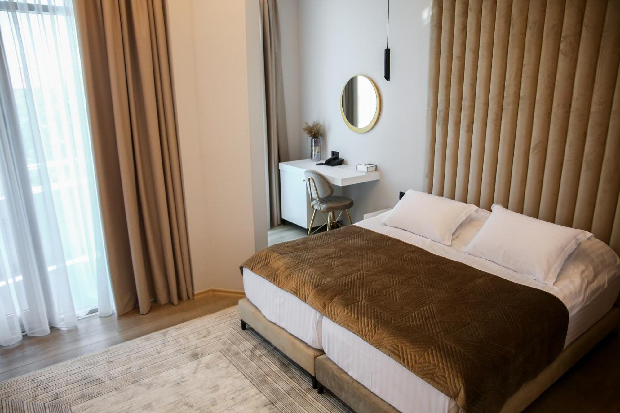 Sky View Hotel Корча Екстер'єр фото