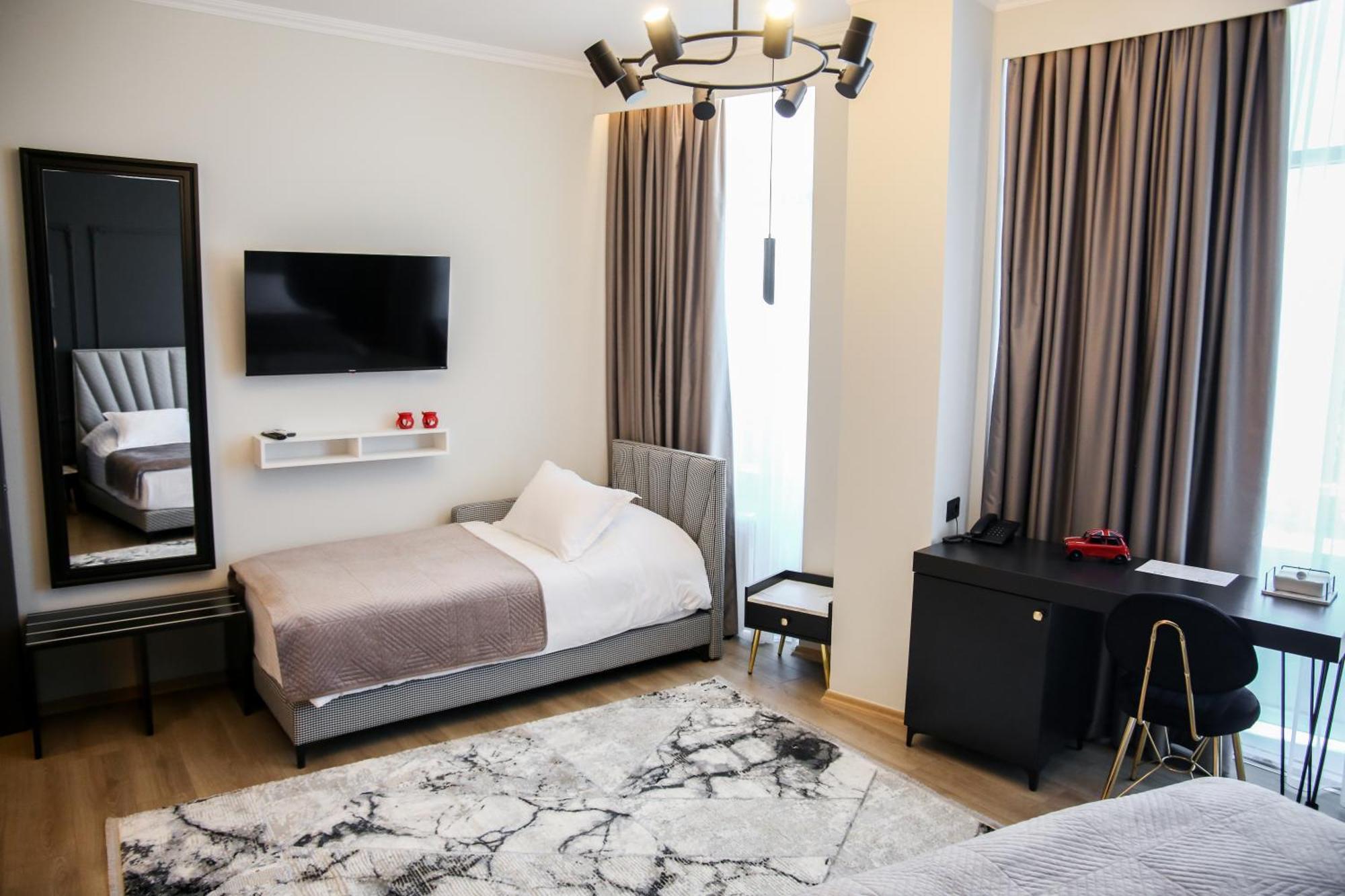 Sky View Hotel Корча Екстер'єр фото